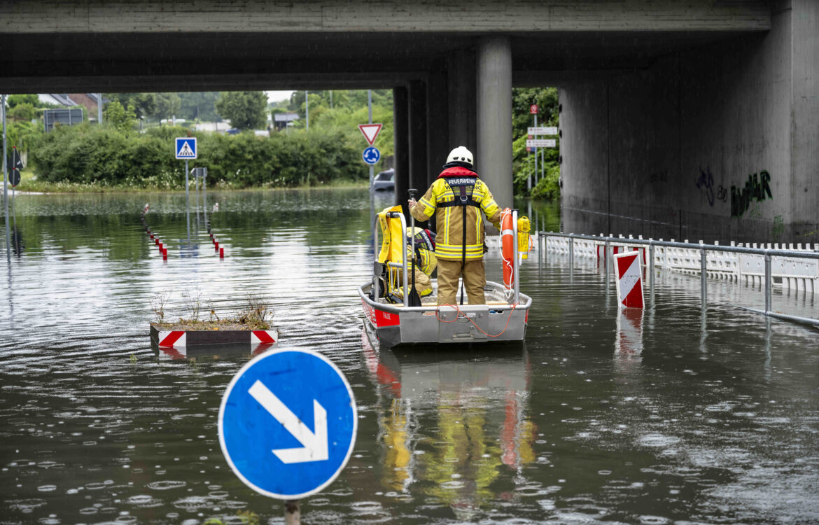 Starkregenereignis in Wesseling: Feuerwehr im Dauereinsatz!